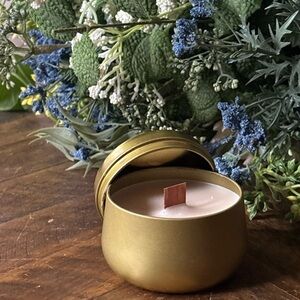 Luxurious Gold Candle ( Scent-Beach Bum )  with Wooden Wick